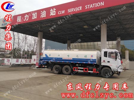 上图为湖北程力东风御虎22吨洒水车
