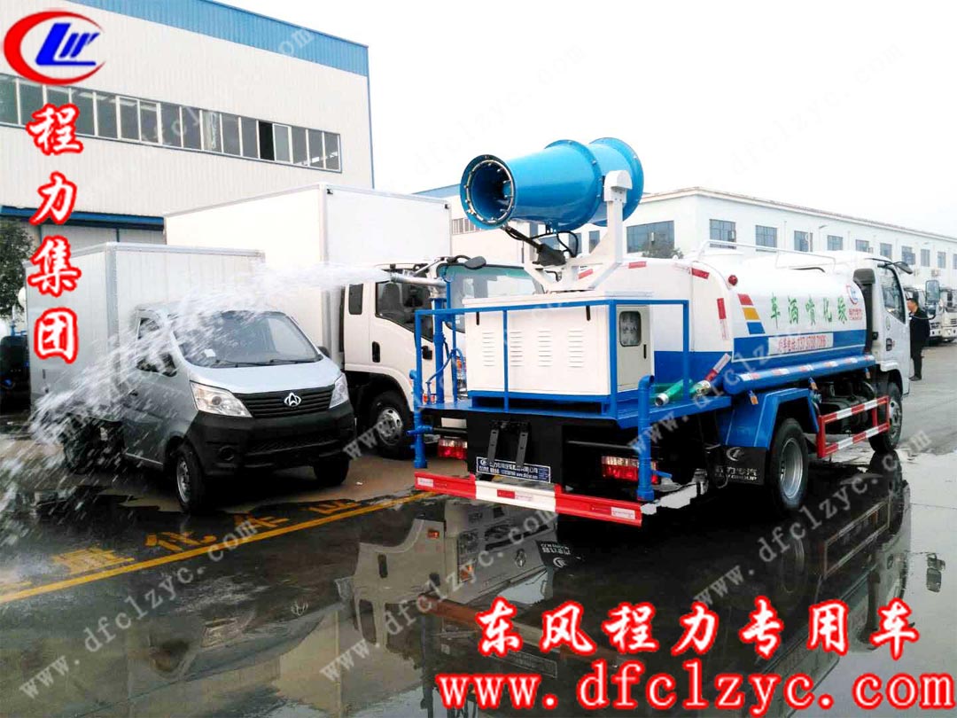 上图为湖北程力东风小多利卡喷药车