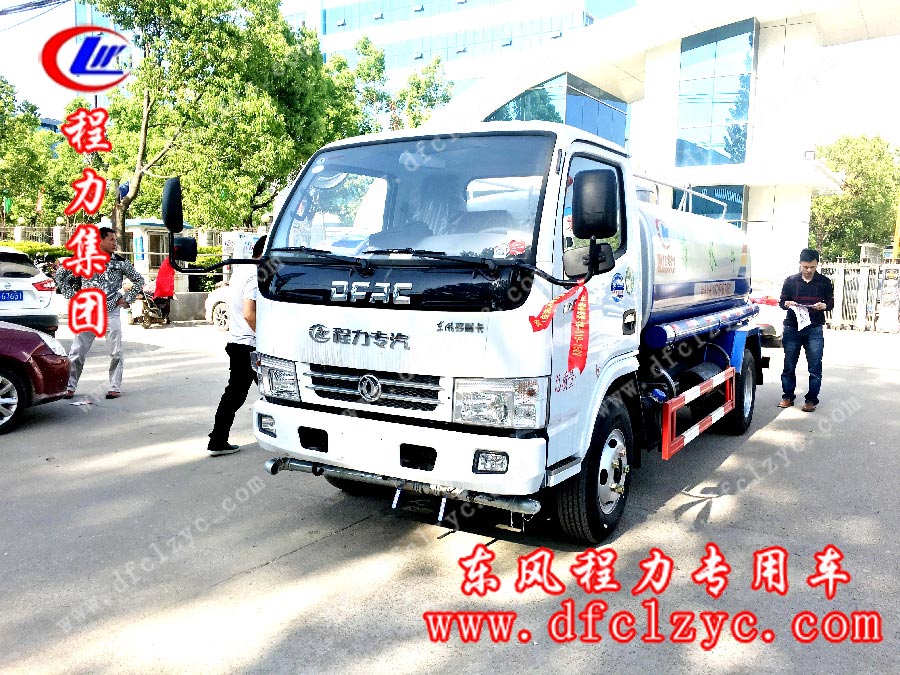 湖北程力东风小多利卡5方洒水车