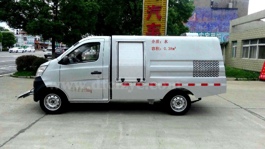 湖北程力集团生产的长安路面养护车