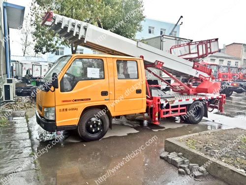 上图为湖北程力集团江铃28米云梯车