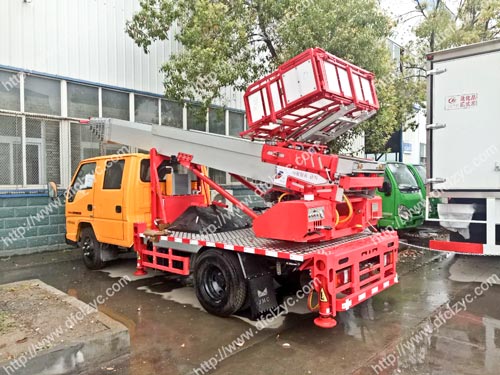 上图为湖北程力集团江铃28米云梯车