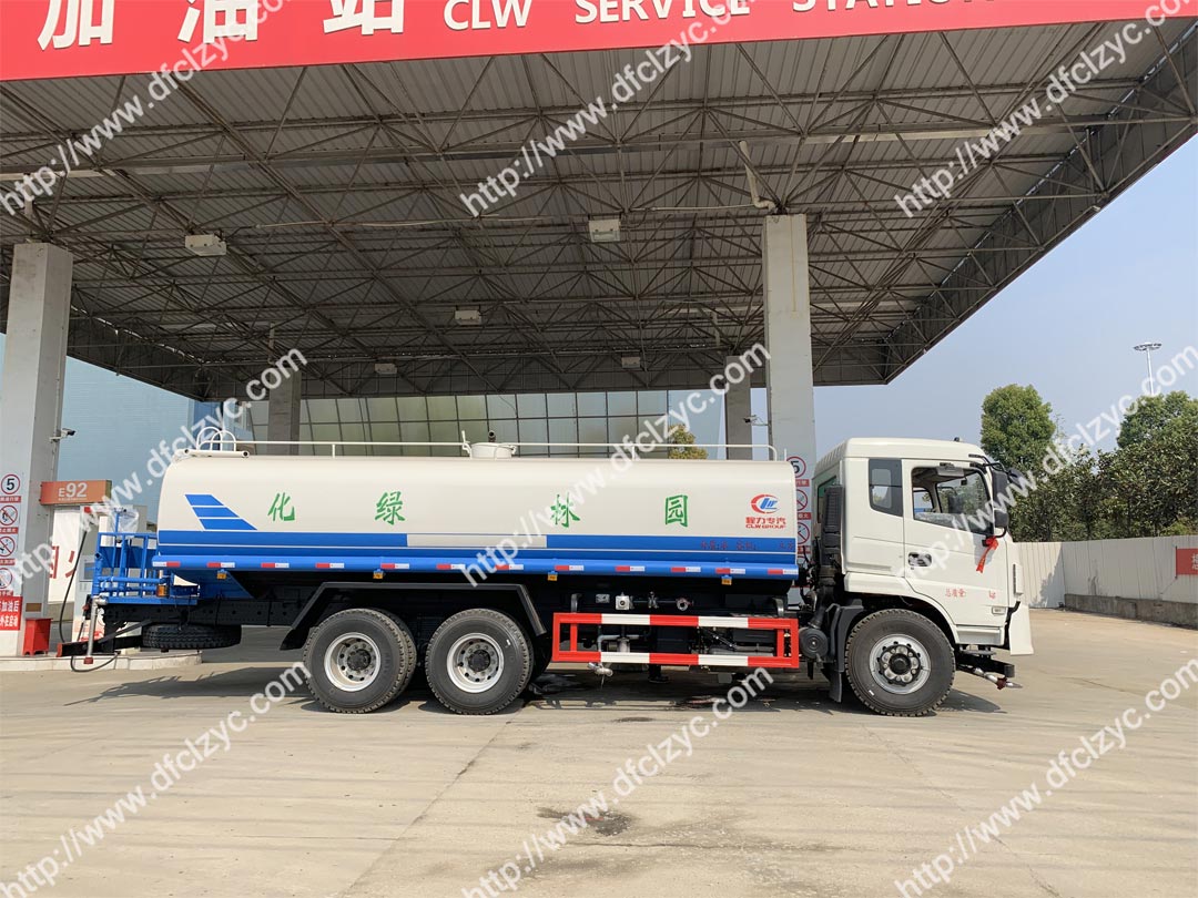 上图为湖北程力22吨后双桥洒水车