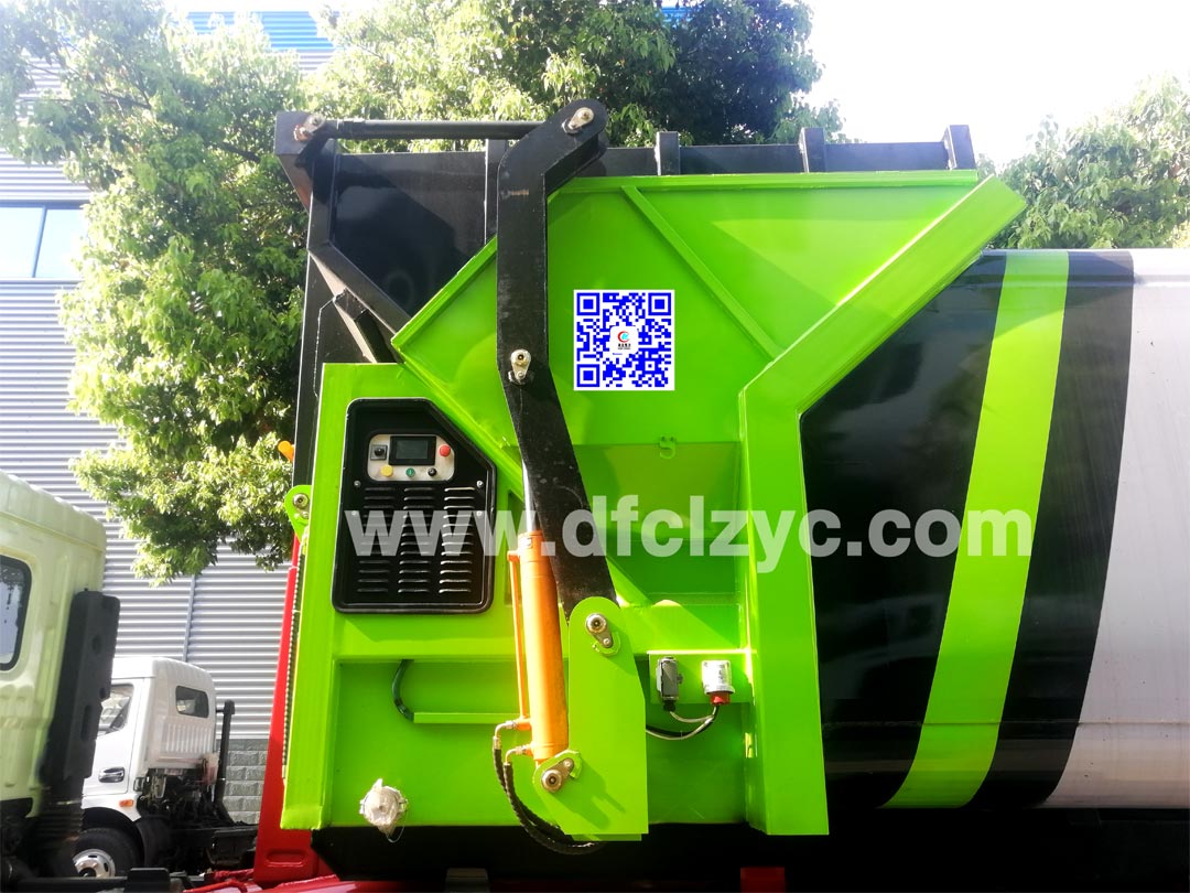 上图为湖北程力集团东风D9勾臂垃圾车
