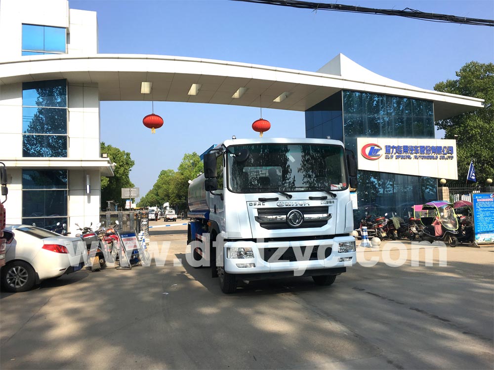 湖北程力东风D9洒水车