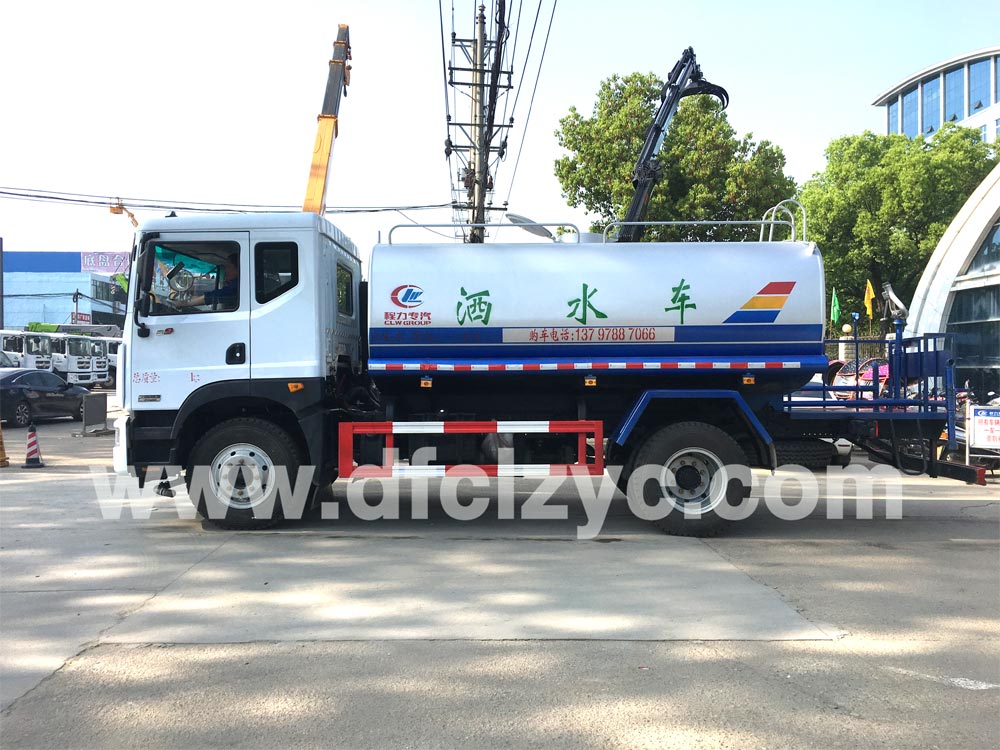 湖北程力东风D9洒水车
