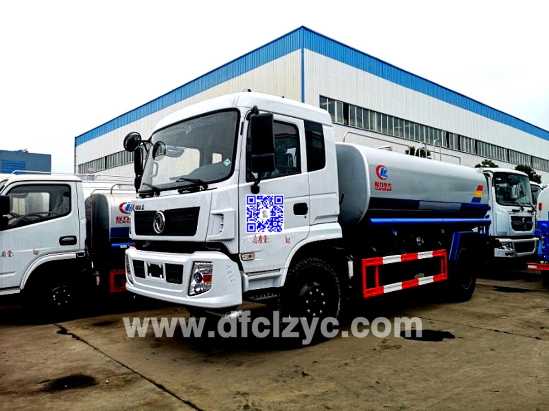上图为湖北程力集团东风专底洒水车