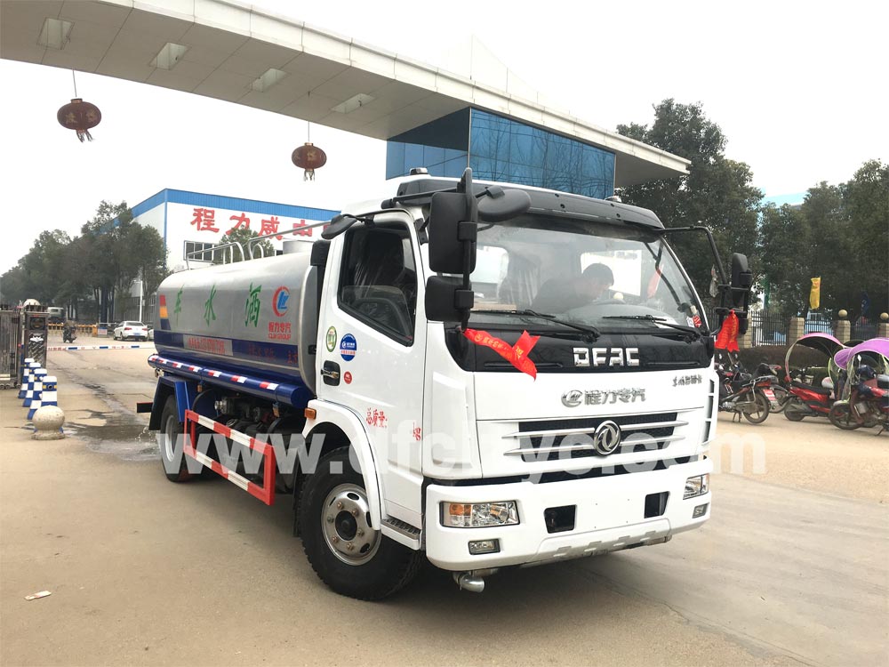 东风大多利卡洒水车