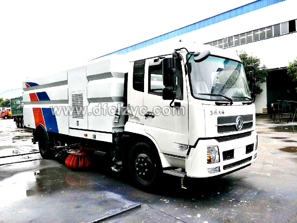 上图为湖北程力集团生产的东风天锦洗扫车