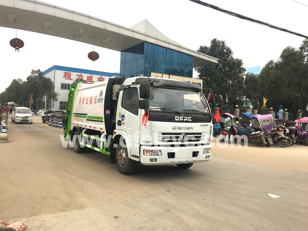 湖北程力东风多利卡压缩垃圾车