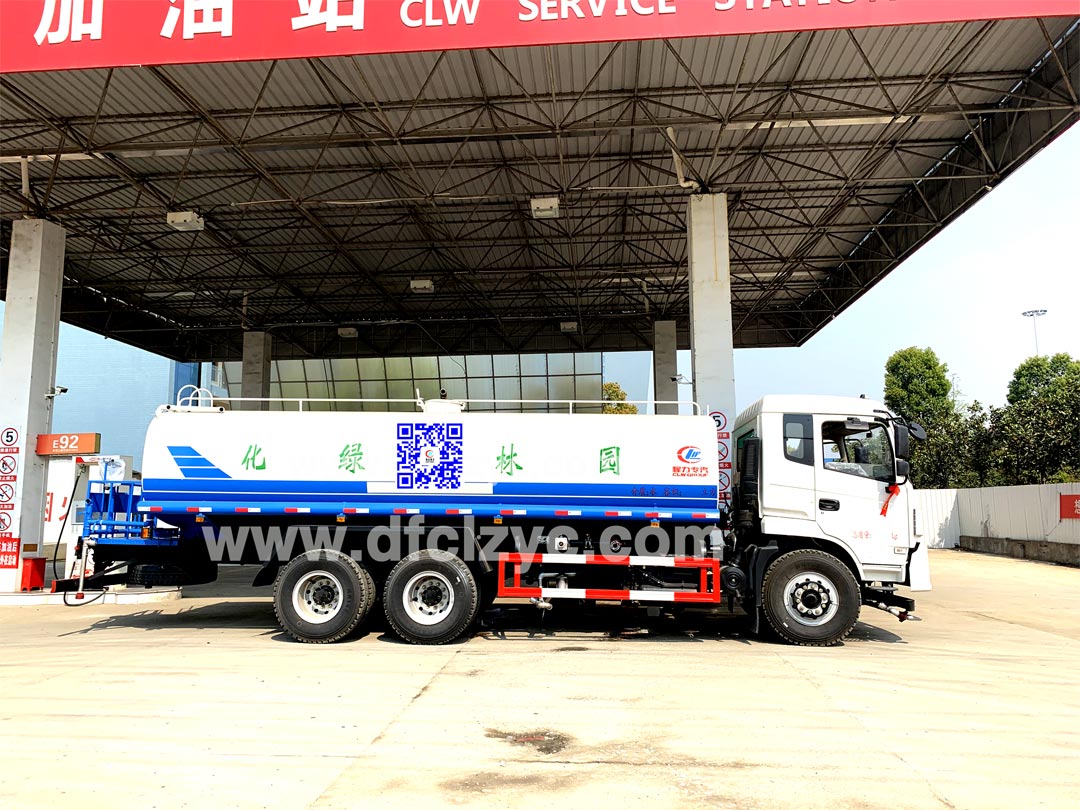 湖北程力生产的22吨东风后双桥洒水车