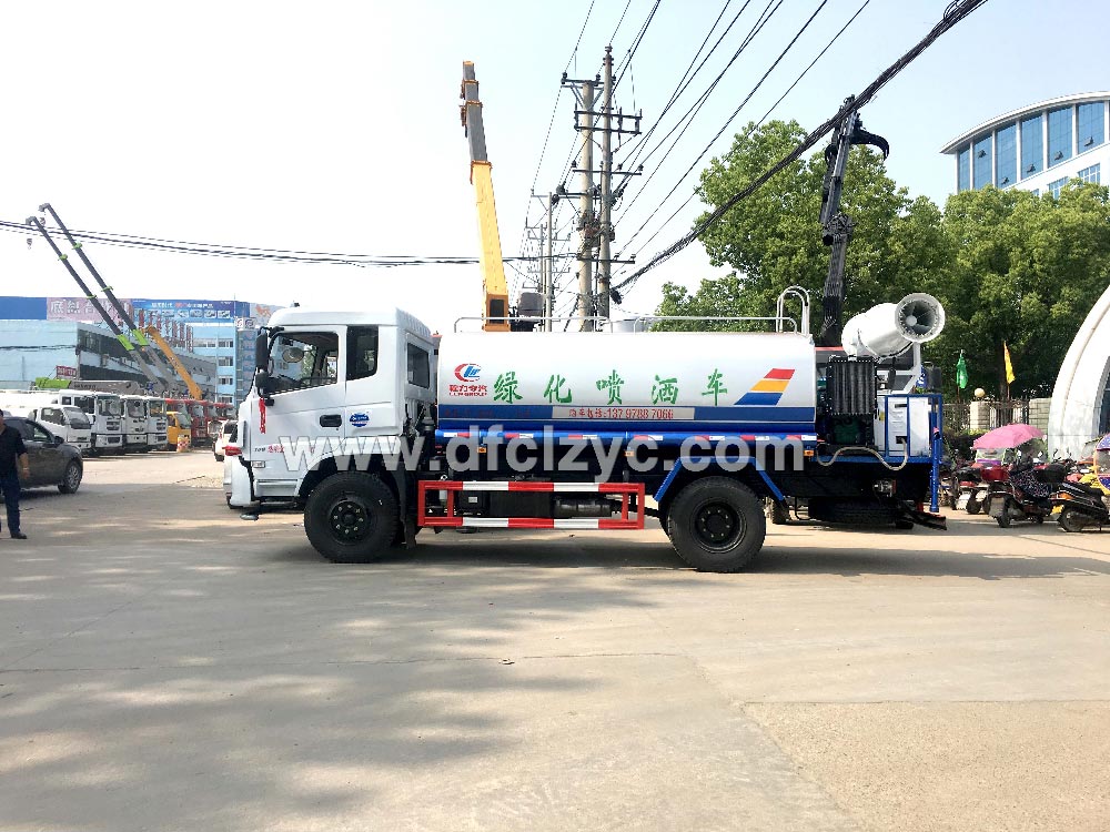 湖北程力东风专底喷雾车