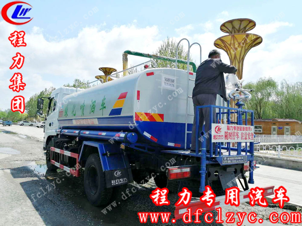 湖北程力东风专底洒水车