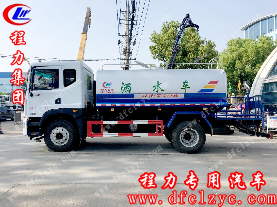 湖北程力集团生产的12方东风D9洒水车