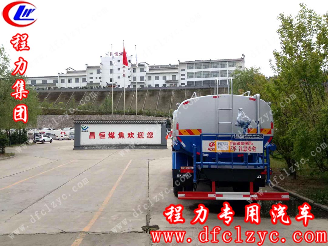 湖北程力东风D9洒水车到达目的地