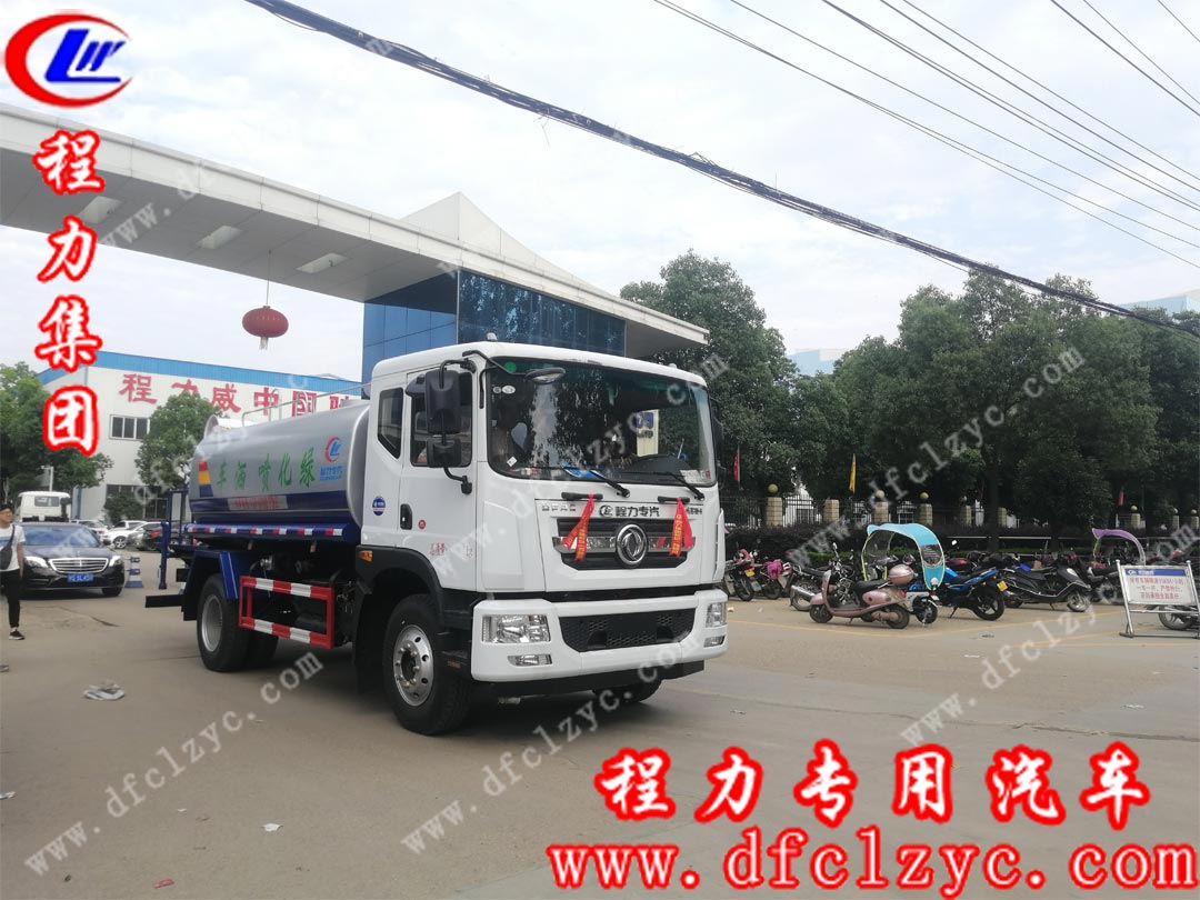 东风D9洒水车