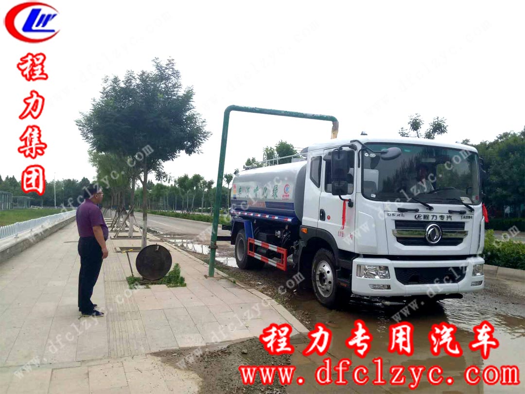 杨总正在试车中