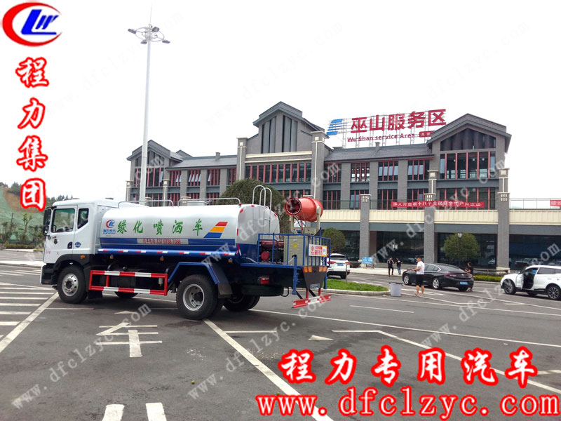 程力专用汽车股份有限公司东风D9喷雾车途经此地
