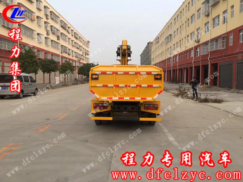 程力集团生产的东风小多利卡清淤车
