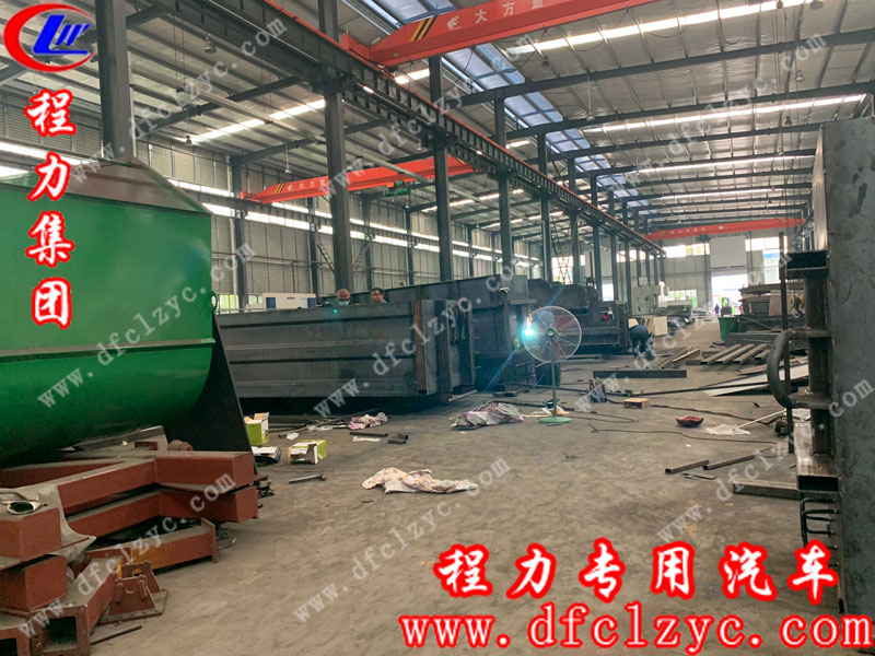 程力专用汽车股份有限公司生产车间