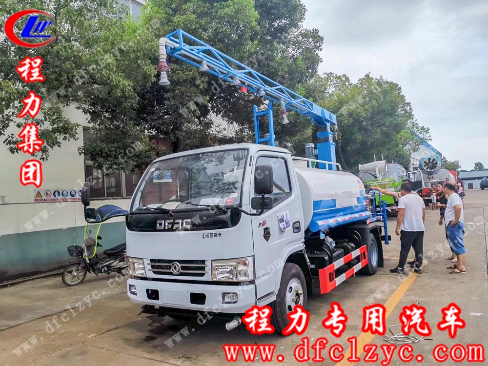 程力专用汽车股份有限公司生产的铁路抑尘车