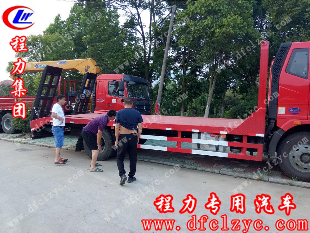 程力专用汽车股份有限公司生产解放J6平板运输车