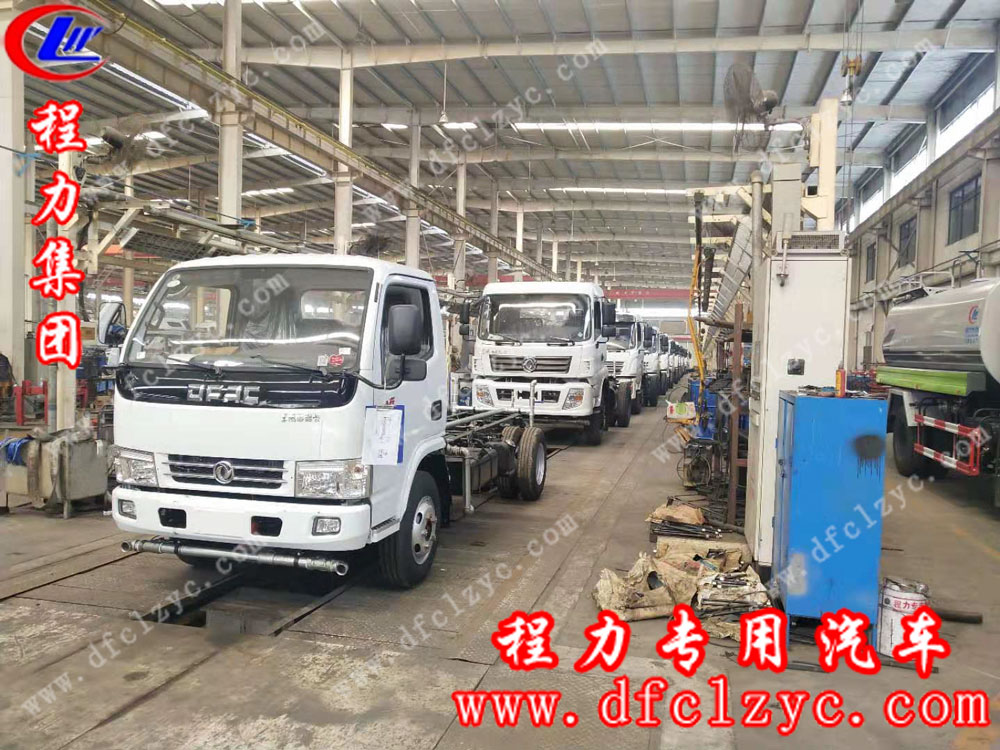 程力专用汽车股份有限公司洒水车车间自动化流水线作业