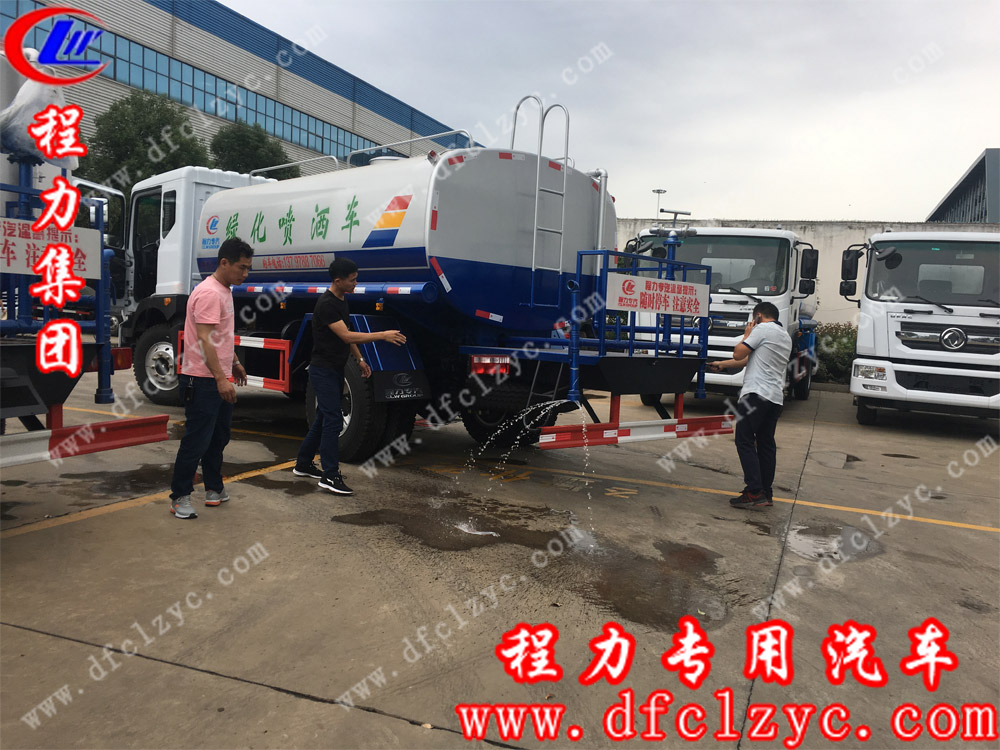程力集团东风D9多功能绿化洒水车深得客户信赖