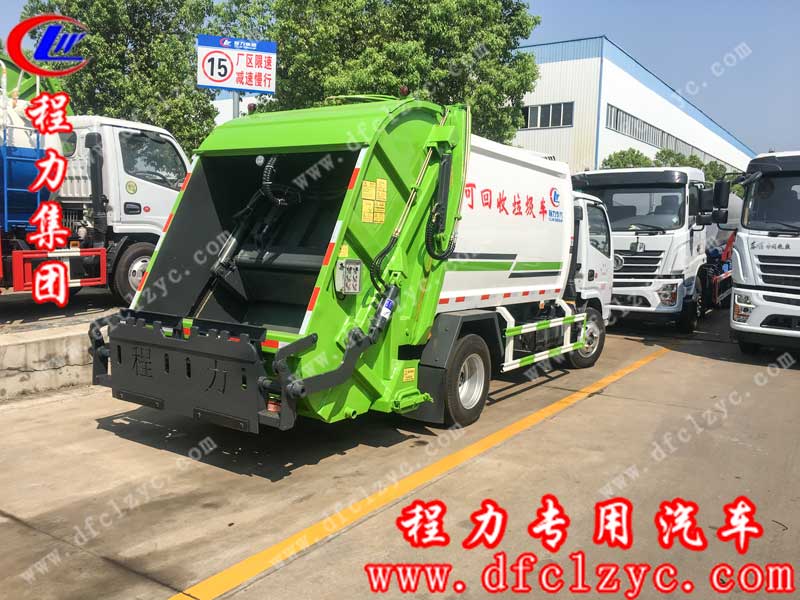 程力集团生产的国五东风小多利卡压缩垃圾车