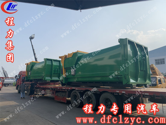 湖北程力集团移动压缩垃圾箱准备出口到韩国