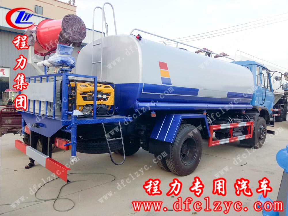 湖北程力集团生产的东风145喷雾车