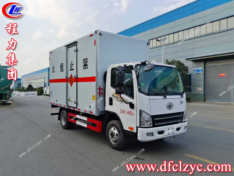 程力汽车解放虎V危险品厢式运输车：危险品运输的可靠伙伴